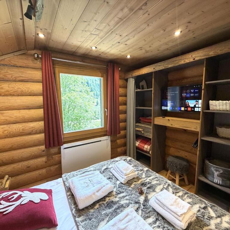 LE GRAND CERF Chalet en rondins avec SPA Jacuzzi - Chalet - 9