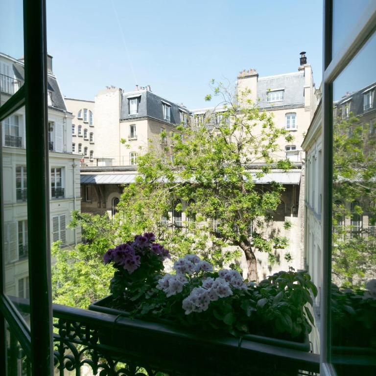 The Parisian Library - Apartment - 13