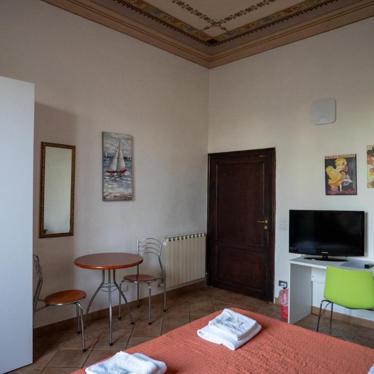 Casa di Alfredo Affittacamere - Camera Matrimoniale con Bagno in Comune - 10