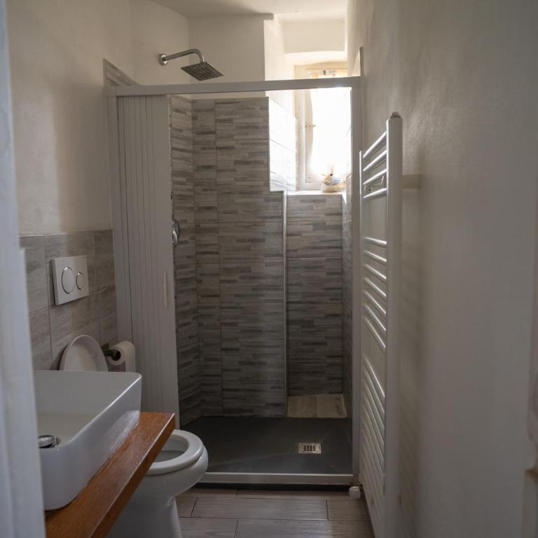 Casa di Alfredo Affittacamere - Camera Matrimoniale con Bagno in Comune - 15