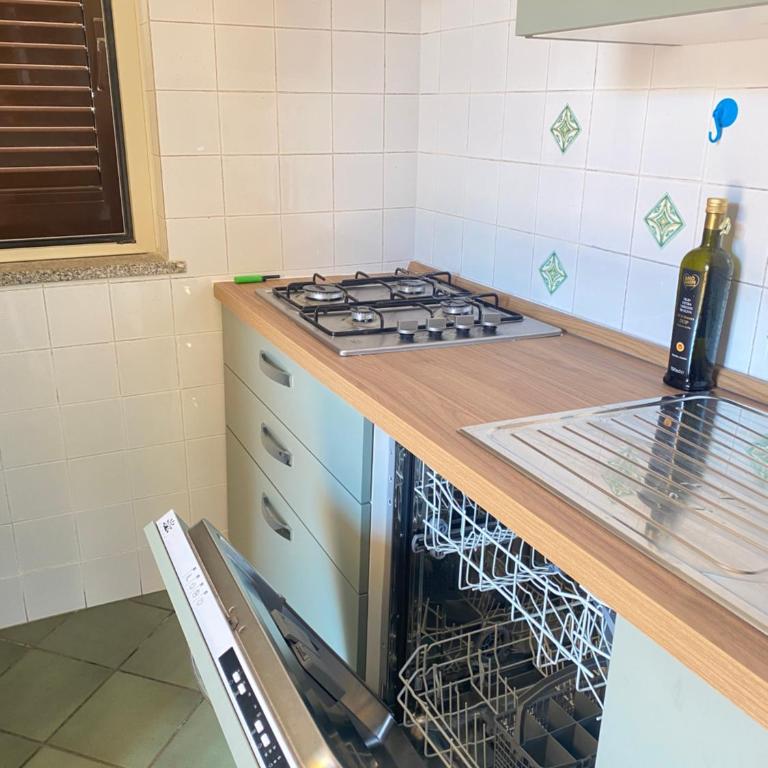 Girasole sul mare ,sea view new kitchen with dishwasher , air conditioning, garage moto, 200 m from centre, 300 m from beach ,wifi, CIN - Appartamento con 2 Camere da Letto - 6