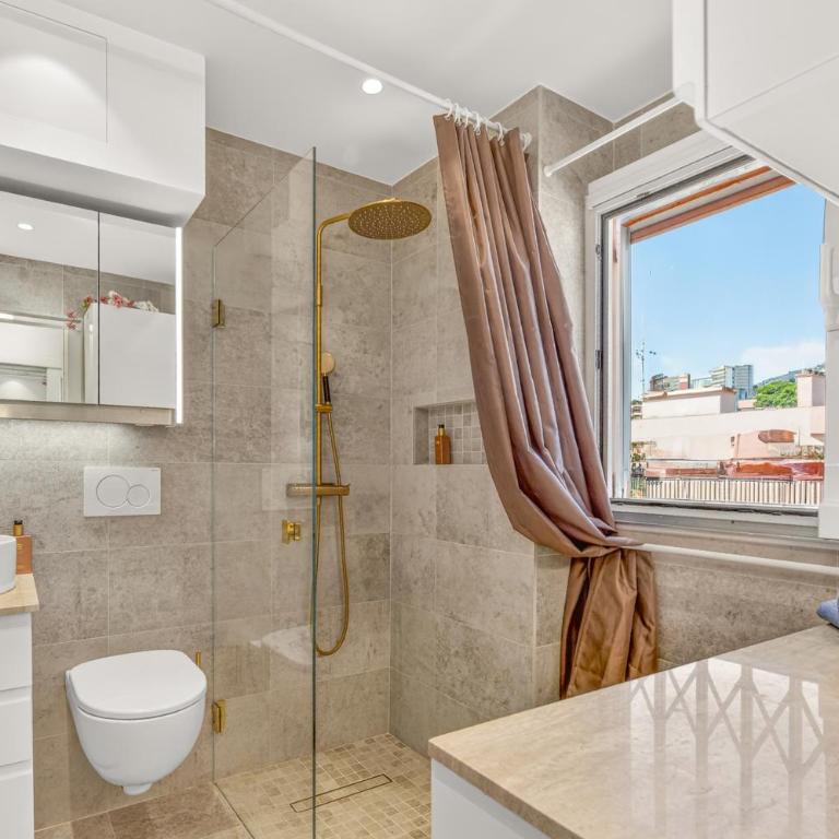 Residence La Plage - Beach and Sea View - Studio Lit Queen-Size de Luxe - 9