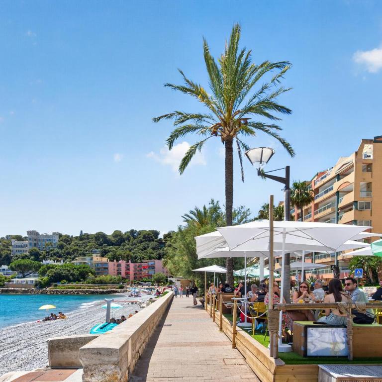 Residence La Plage - Beach and Sea View - Studio Lit Queen-Size de Luxe - 14