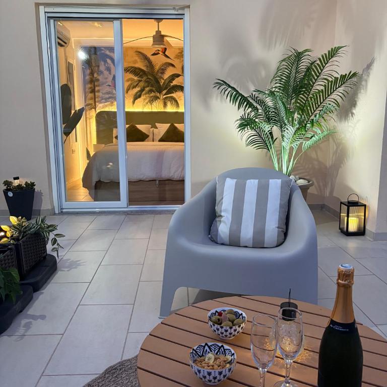 Duplex avec Jacuzzi, piscine, terrasses et vues a 180º sur la mer - Maison 1 Chambre - 3