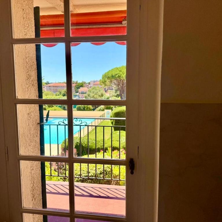 Les Bastides de la Mer, a poolside family retreat - Two-Bedroom Apartment - 3