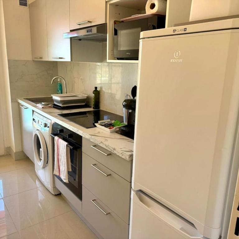 Les Bastides de la Mer, a poolside family retreat - Two-Bedroom Apartment - 7