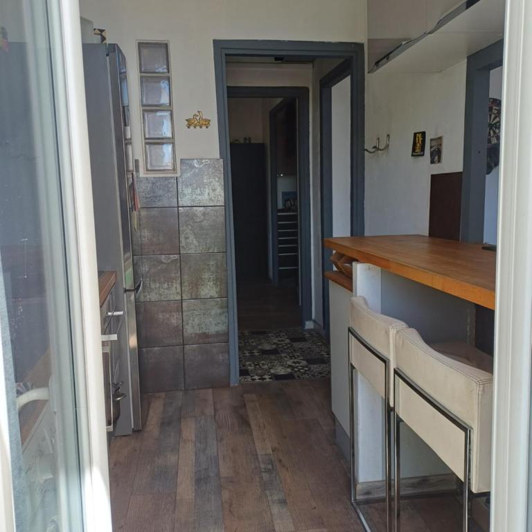 2p rénové dans bel immeuble Niçois de Caractère - Appartement 1 Chambre avec Balcon - 8