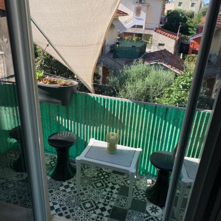 2p rénové dans bel immeuble Niçois de Caractère - Appartement 1 Chambre avec Balcon - 12