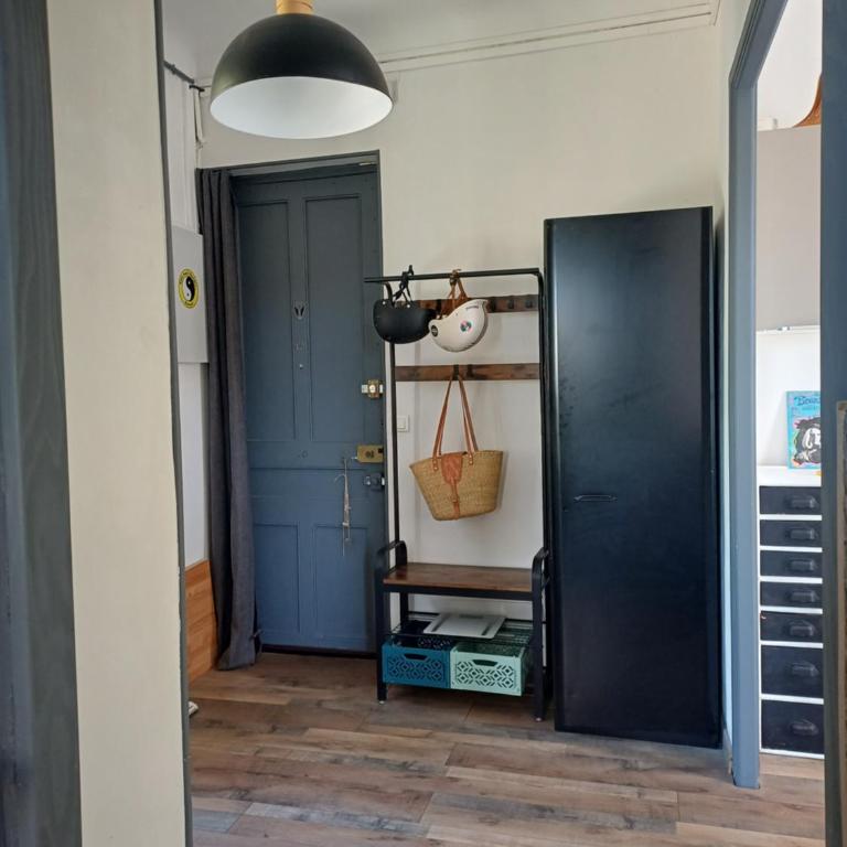 2p rénové dans bel immeuble Niçois de Caractère - Appartement 1 Chambre avec Balcon - 13
