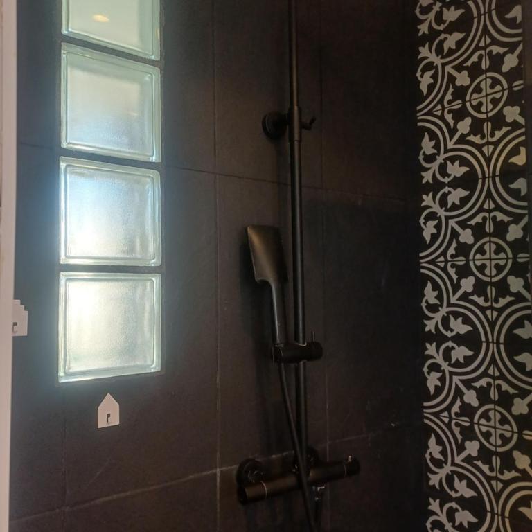 2p rénové dans bel immeuble Niçois de Caractère - Appartement 1 Chambre avec Balcon - 16