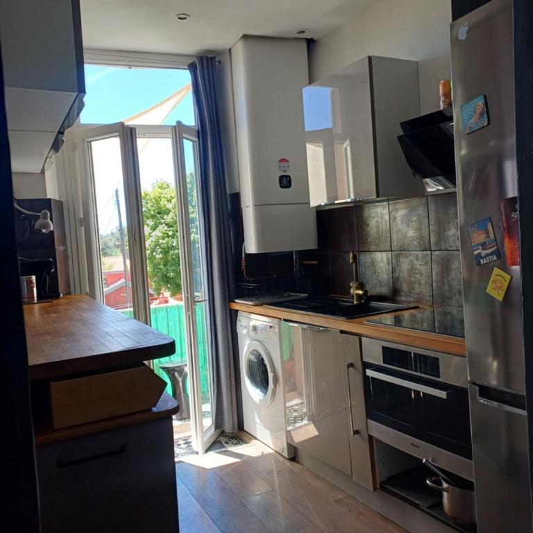 2p rénové dans bel immeuble Niçois de Caractère - Appartement 1 Chambre avec Balcon - 24