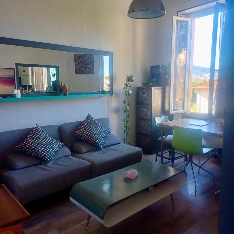 2p rénové dans bel immeuble Niçois de Caractère - Appartement 1 Chambre avec Balcon - 1