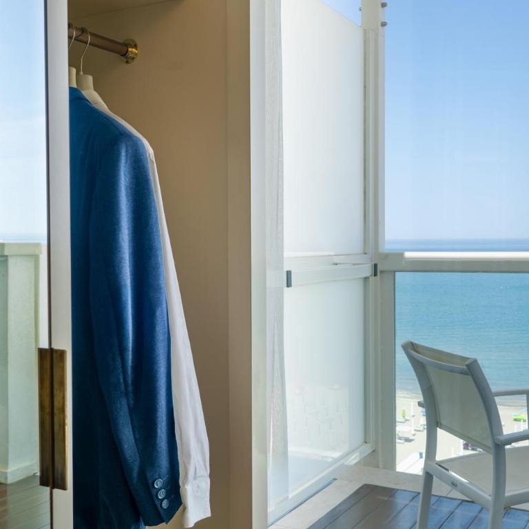 Hotel Tiffany's - King Room with Sea View - 5