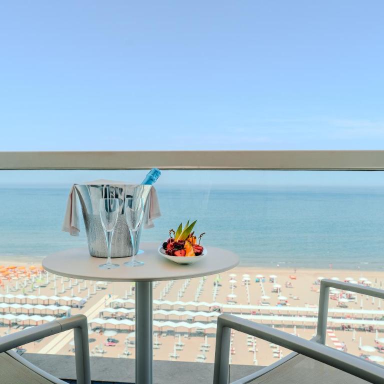 Hotel Tiffany's - King Room with Sea View - 2