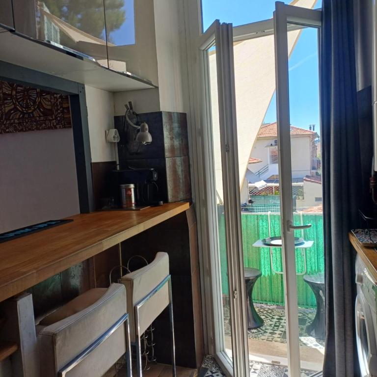 2p rénové dans bel immeuble Niçois de Caractère - Appartement 1 Chambre avec Balcon - 28
