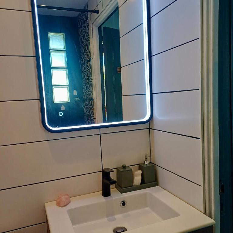 2p rénové dans bel immeuble Niçois de Caractère - Appartement 1 Chambre avec Balcon - 30