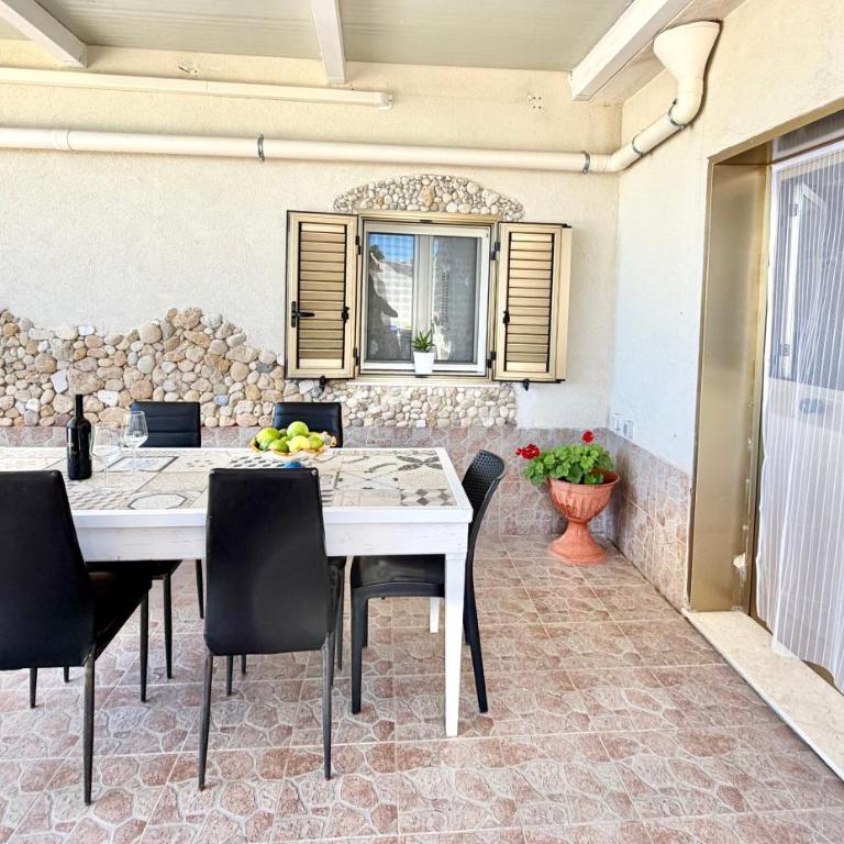 Villa Miranda near the sandy beach, parking & wifi - Haus mit 2 Schlafzimmern - 35