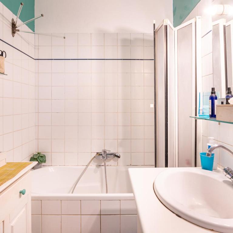 Vintage 2BD Apartment with Patio in Montmartre - Appartement - 5