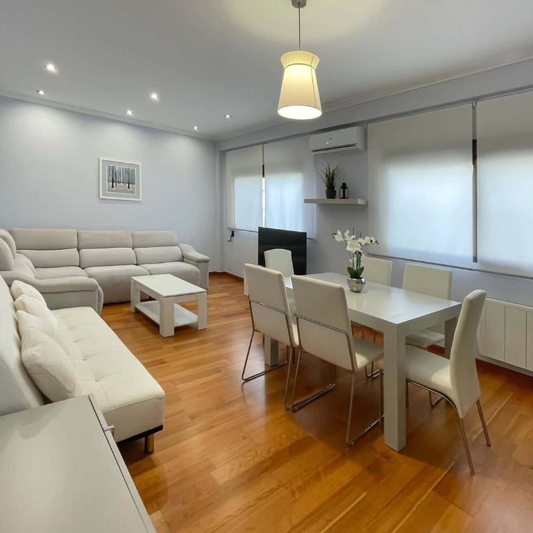 Spacest - Avinguda de Gaspar Aguilar A - Apartment - 1