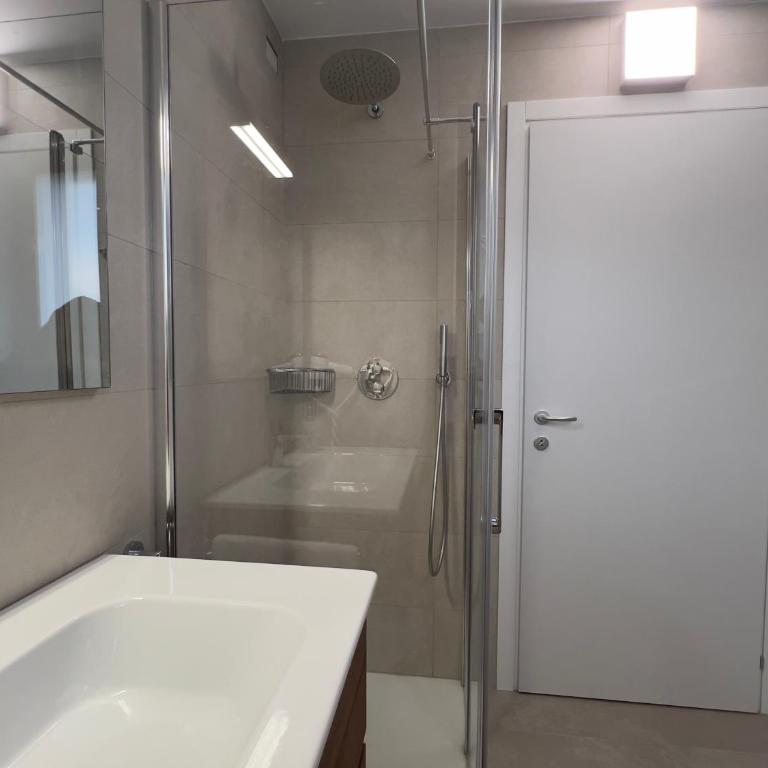 Costa Modern Suite - Appartamento con 2 Camere da Letto e con Vista Montagna - 5