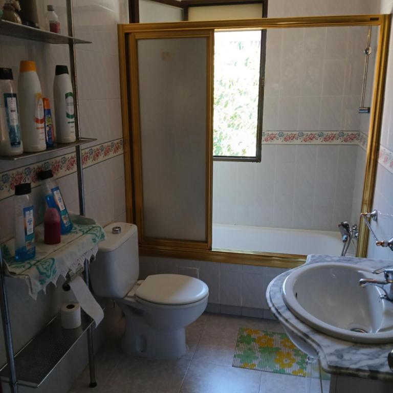 Habitacion Familiar 4 personas Toledo - Habitación Cuádruple Económica con baño compartido - 10