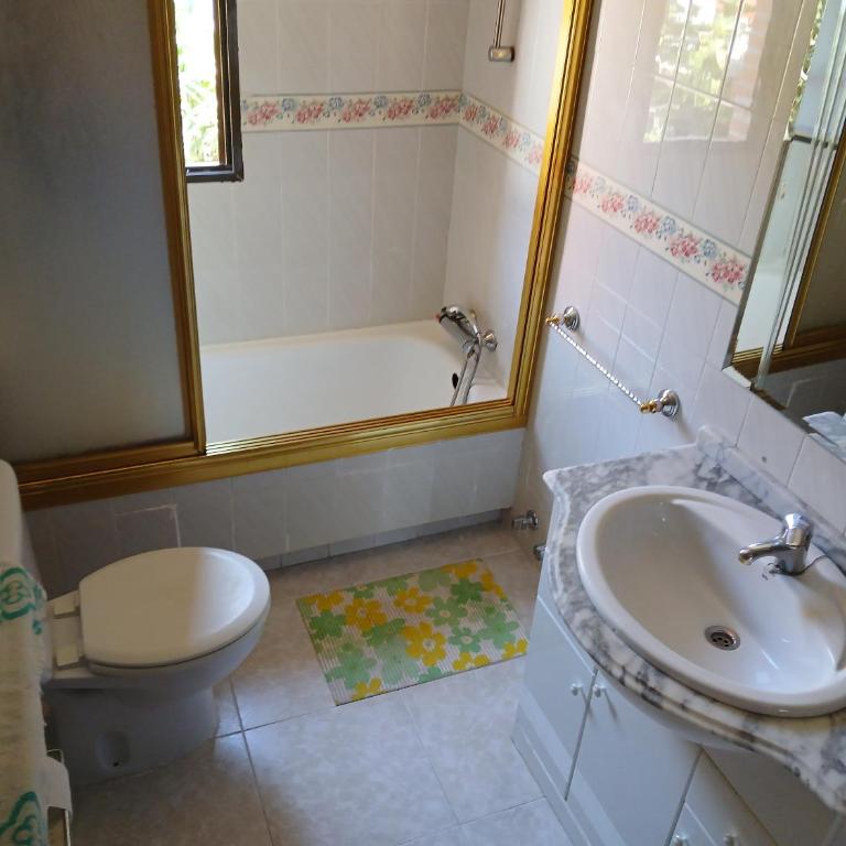 Habitacion Familiar 4 personas Toledo - Habitación Cuádruple Económica con baño compartido - 11