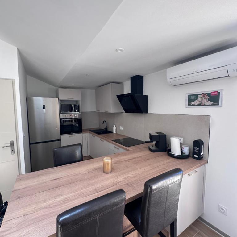 Three-room apartment 10 minutes from the beaches, linen and cleaning included - Appartement 2 Chambres - 14