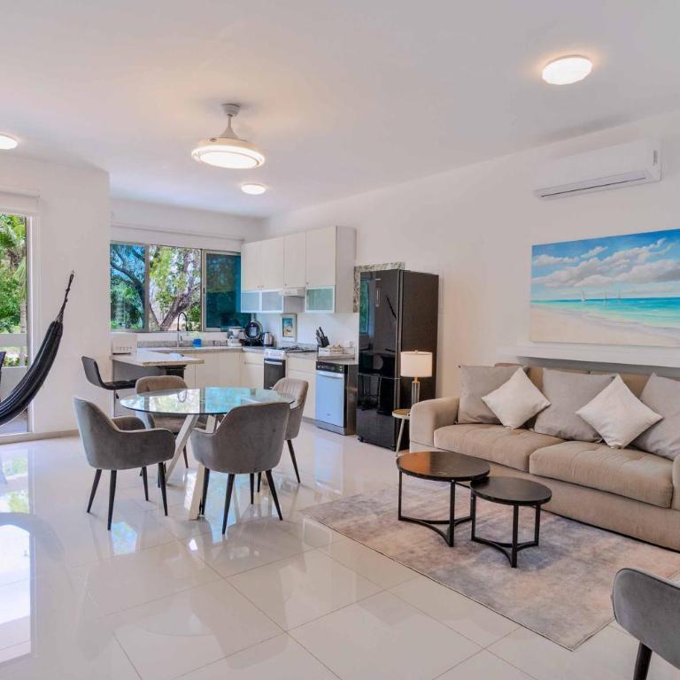 3 Bedroom Holiday Home with Rooftop on luxury neighborhood - fits 8 - Apartamento de 3 dormitorios - 1
