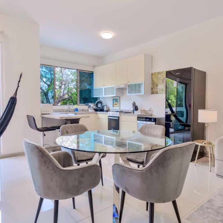 3 Bedroom Holiday Home with Rooftop on luxury neighborhood - fits 8 - Apartamento de 3 dormitorios - 2