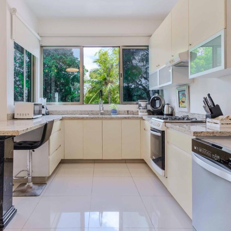 3 Bedroom Holiday Home with Rooftop on luxury neighborhood - fits 8 - Apartamento de 3 dormitorios - 10