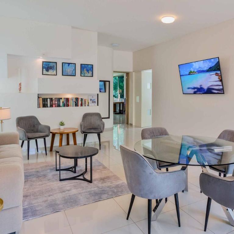 3 Bedroom Holiday Home with Rooftop on luxury neighborhood - fits 8 - Apartamento de 3 dormitorios - 5