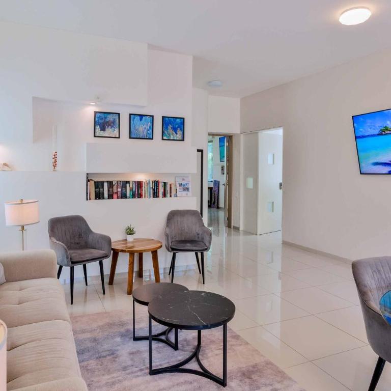 3 Bedroom Holiday Home with Rooftop on luxury neighborhood - fits 8 - Apartamento de 3 dormitorios - 43
