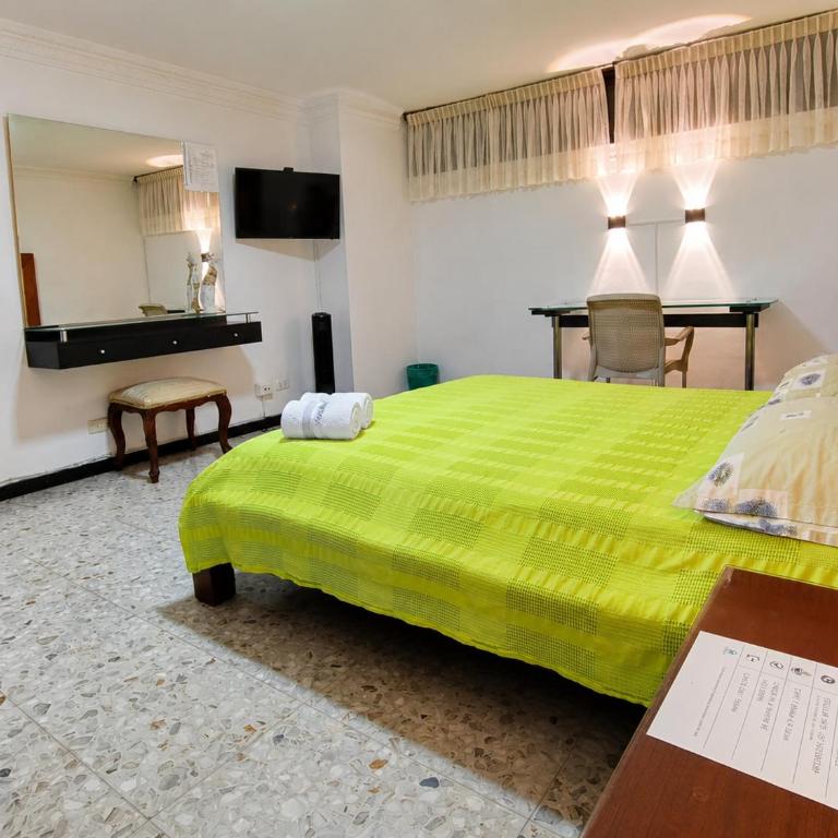 Habitación cómoda en el Oeste de Cali cerca de zonas turísticas - Double Room with Private Bathroom - 2