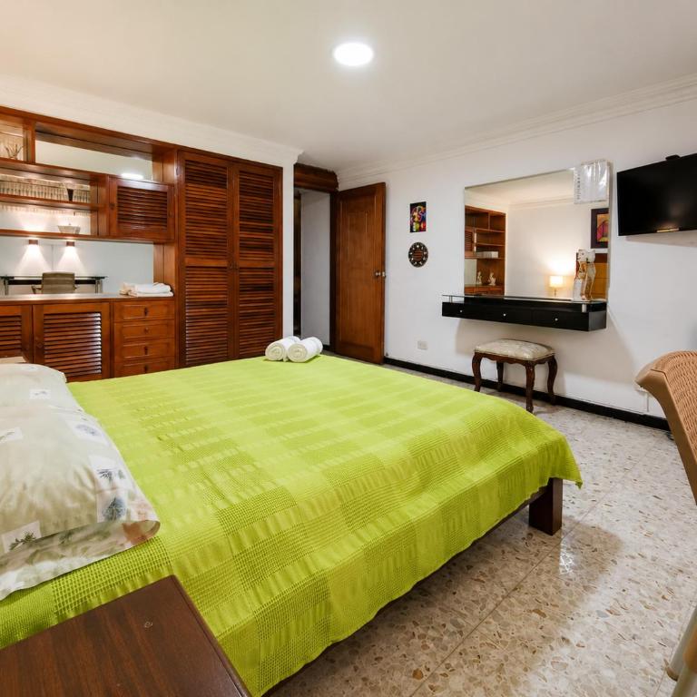 Habitación cómoda en el Oeste de Cali cerca de zonas turísticas - Double Room with Private Bathroom - 3