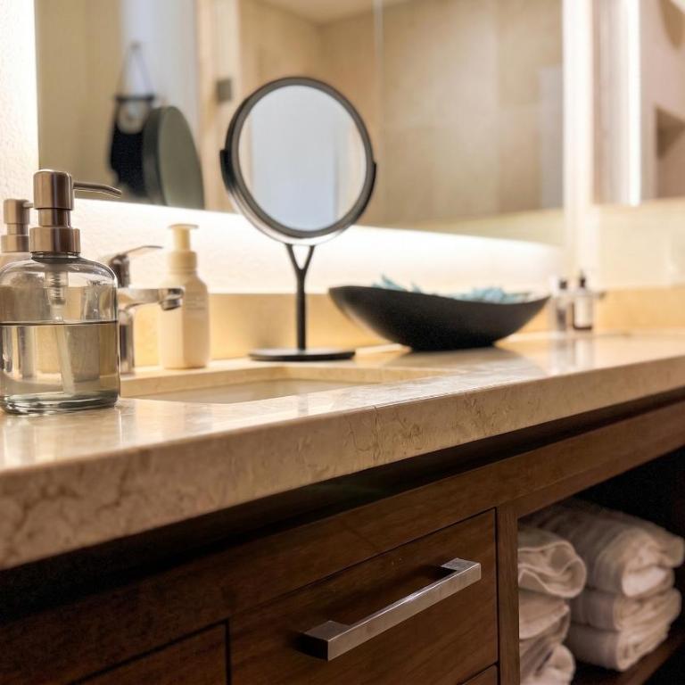 Luxury Vallarta Marina 1BR, 180° Balcony & Golf Views - Apartamento Premium de 1 dormitorio - 44
