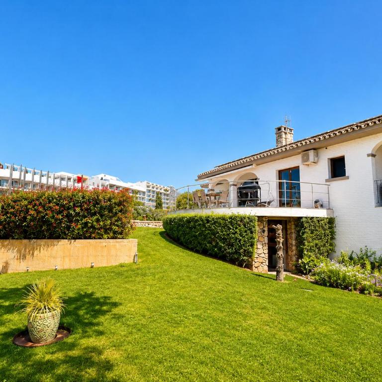 Villa with Private Pool & Mediterranean Gardens Near the Coast - Magnolia Marbella - Three-Bedroom Villa - 6
