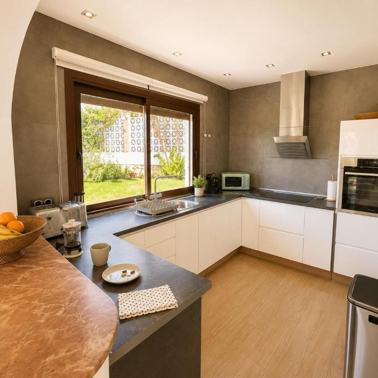 Villa with Private Pool & Mediterranean Gardens Near the Coast - Magnolia Marbella - Three-Bedroom Villa - 8