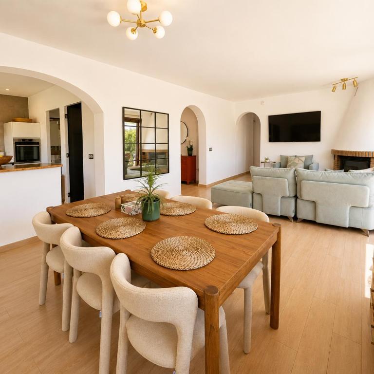Villa with Private Pool & Mediterranean Gardens Near the Coast - Magnolia Marbella - Three-Bedroom Villa - 15