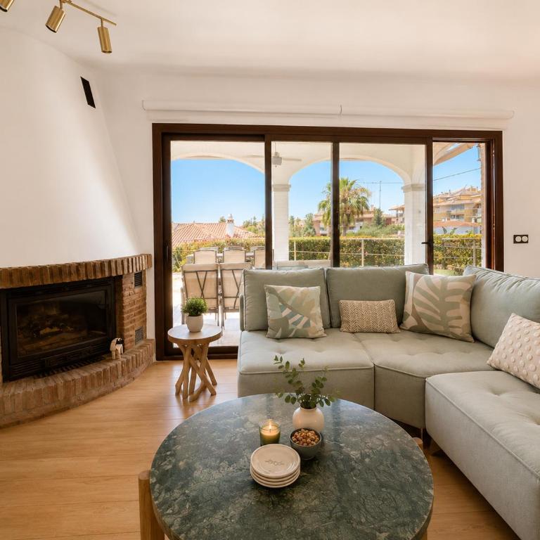 Villa with Private Pool & Mediterranean Gardens Near the Coast - Magnolia Marbella - Three-Bedroom Villa - 16
