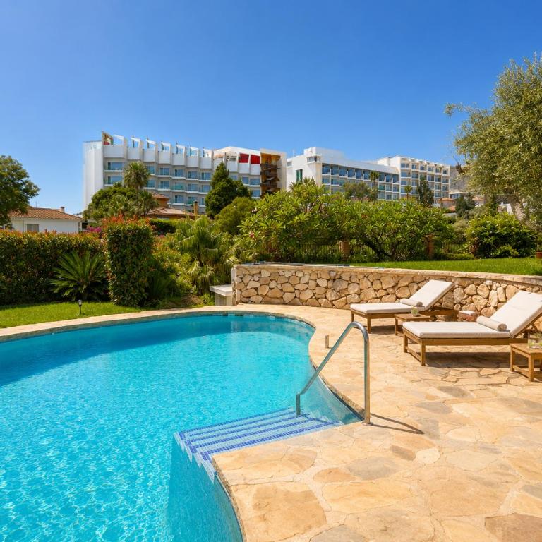 Villa with Private Pool & Mediterranean Gardens Near the Coast - Magnolia Marbella - Three-Bedroom Villa - 18