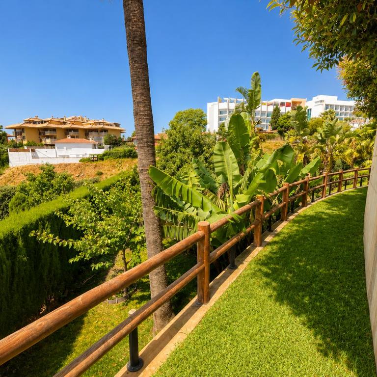 Villa with Private Pool & Mediterranean Gardens Near the Coast - Magnolia Marbella - Three-Bedroom Villa - 20