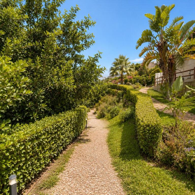 Villa with Private Pool & Mediterranean Gardens Near the Coast - Magnolia Marbella - Three-Bedroom Villa - 22