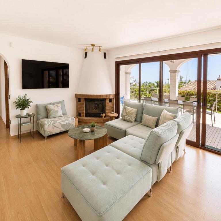 Villa with Private Pool & Mediterranean Gardens Near the Coast - Magnolia Marbella - Three-Bedroom Villa - 29