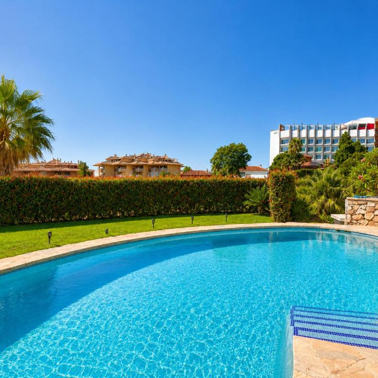 Villa with Private Pool & Mediterranean Gardens Near the Coast - Magnolia Marbella - Three-Bedroom Villa - 36