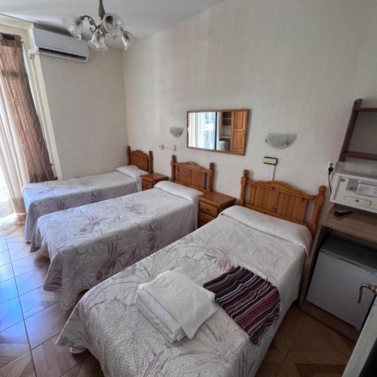 Hostal Fuentesol - Chambre Triple - 10
