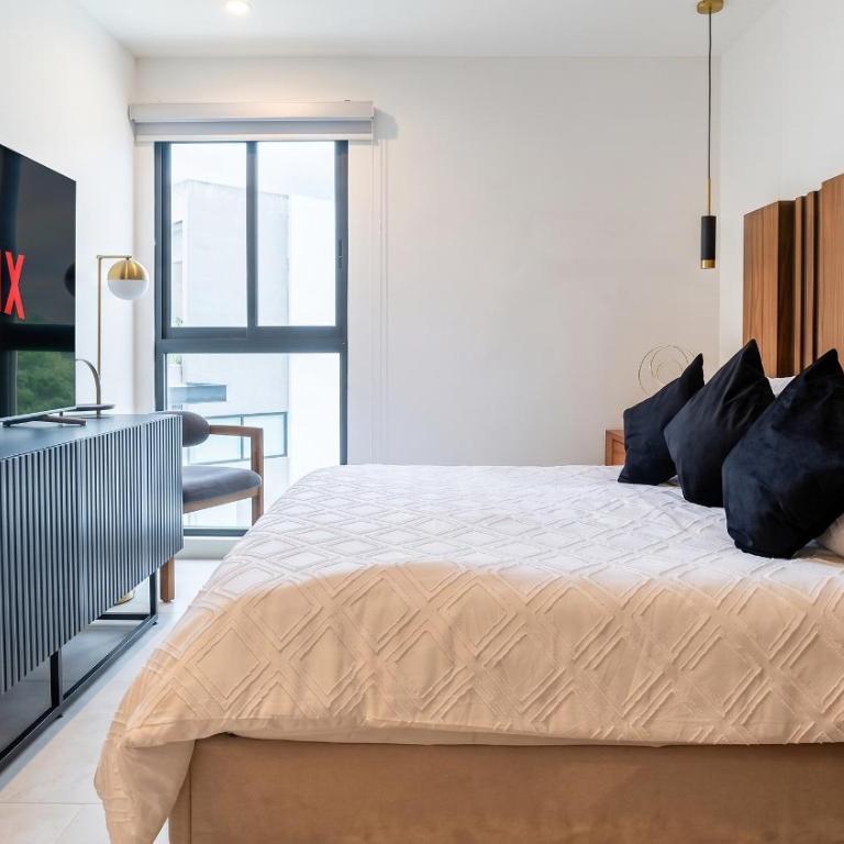 LUX 2-Storie 3-BDR , 3.5 Bath Penthouse - Three-Bedroom Apartment - High Floor - 5