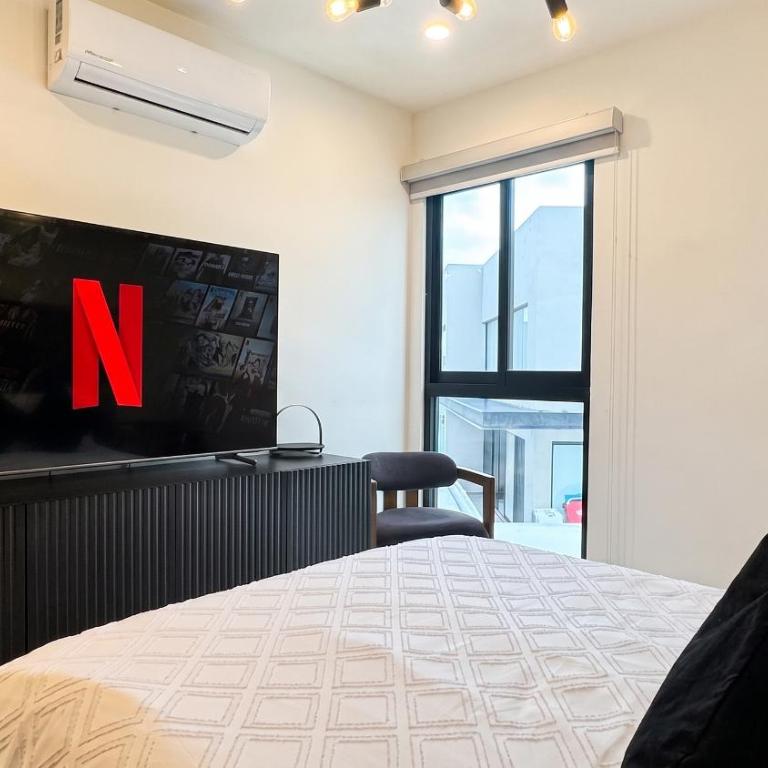 LUX 2-Storie 3-BDR , 3.5 Bath Penthouse - Three-Bedroom Apartment - High Floor - 9