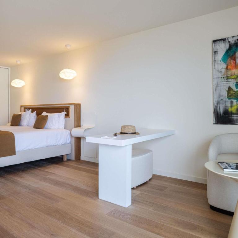 Hotel & Spa Kasano Calvi - Handwritten Collection - Suite Double ou Lits Jumeaux Supérieure - Vue sur Mer et Piscine - 3