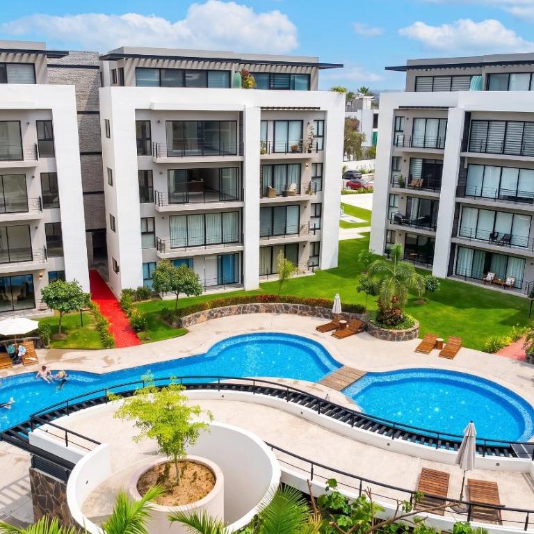 LUX 2-Storie 3-BDR , 3.5 Bath Penthouse - Three-Bedroom Apartment - High Floor - 38