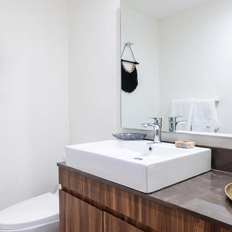 LUX 2-Storie 3-BDR , 3.5 Bath Penthouse - Three-Bedroom Apartment - High Floor - 34